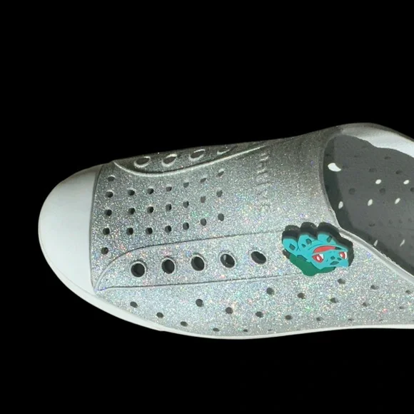 Native Kids Sneakers gray sparkly Jefferson style vented rubber size J2 - Picture 2 of 10